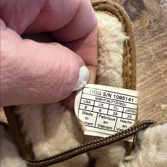 UGG Adirondack Snow boots. Tan and Black Leather Boots - Picture 7 of 8